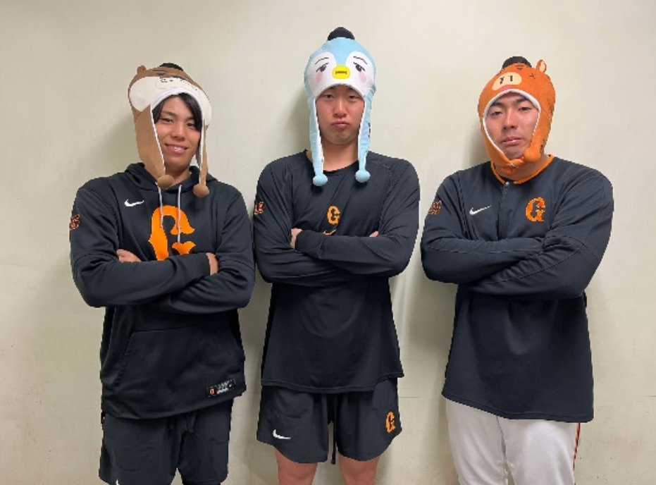 hochi_giants's tweet photo. 門脇誠選手「マコツメカワウソ」🦦
山﨑伊織投手「イオペン」🐧
浅野翔吾選手「しょうり坊」🐗 https://t.co/ePnlbfu26Y