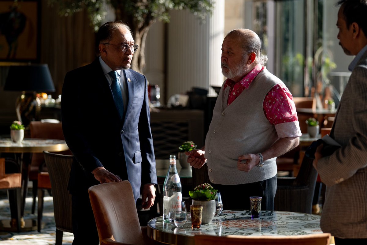 anwaribrahim's tweet image. Menghadap KDYMM Seri Paduka Baginda Yang di-Pertuan Agong, Sultan Ibrahim bagi menyembah maklum beberapa urusan negara.

Alhamdulillah saya juga berkesempatan bertanya khabar kesihatan Baginda Tuanku usai menjalani rawatan tempoh hari.

Semoga Baginda Tuanku terus dikurniakan…