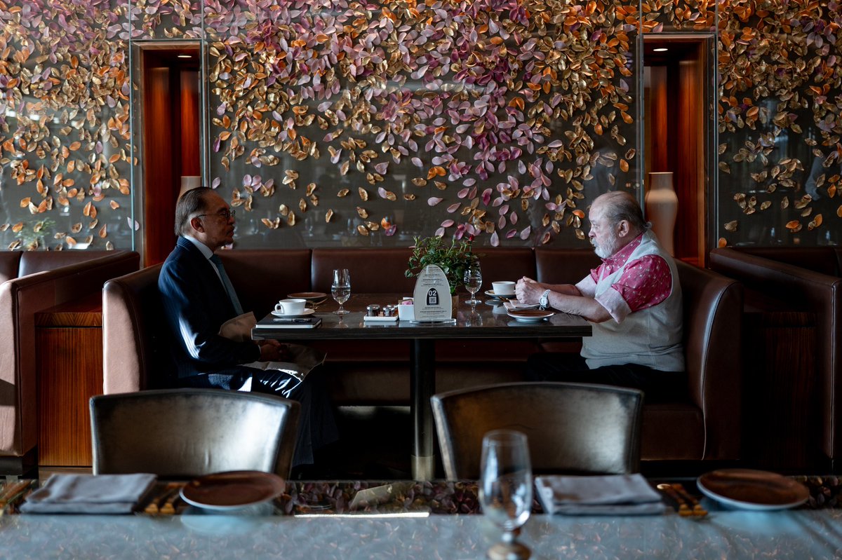 anwaribrahim's tweet image. Menghadap KDYMM Seri Paduka Baginda Yang di-Pertuan Agong, Sultan Ibrahim bagi menyembah maklum beberapa urusan negara.

Alhamdulillah saya juga berkesempatan bertanya khabar kesihatan Baginda Tuanku usai menjalani rawatan tempoh hari.

Semoga Baginda Tuanku terus dikurniakan…