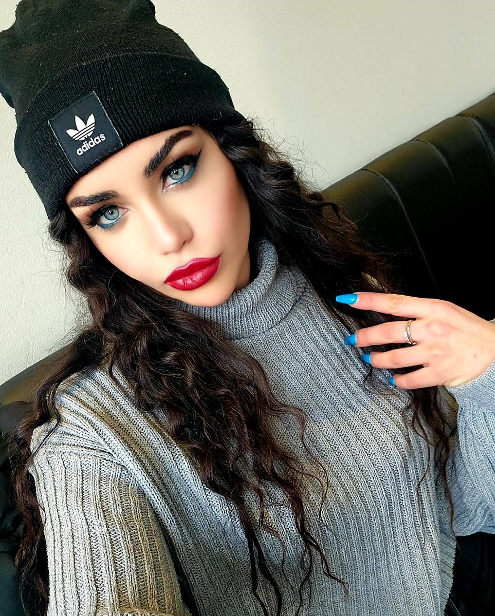 CandyPain0707's tweet photo. Guten Morgen, menschliche Geldautomaten! 🏧 Wen zocke ich heute ab, hm?! 👸🏻😈🤑💸 https://t.co/7UxIbgkxEx