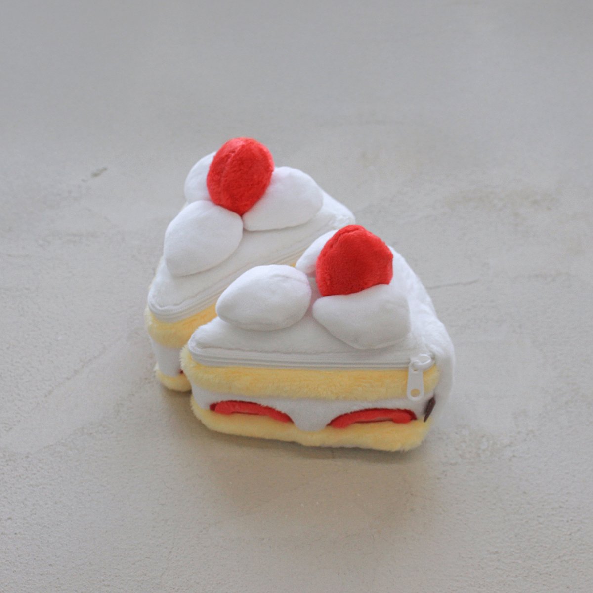 #RT 추첨 파우치를 보내드려요!

🍰딸기 쇼트케이크 파우치🍰

오픈한 지 좀 되었는데 이제서야 공지를 올리네요 T..T
홈페이지에서 만나보실 수 있습니다!

🔗katze.kr/product/strawb…