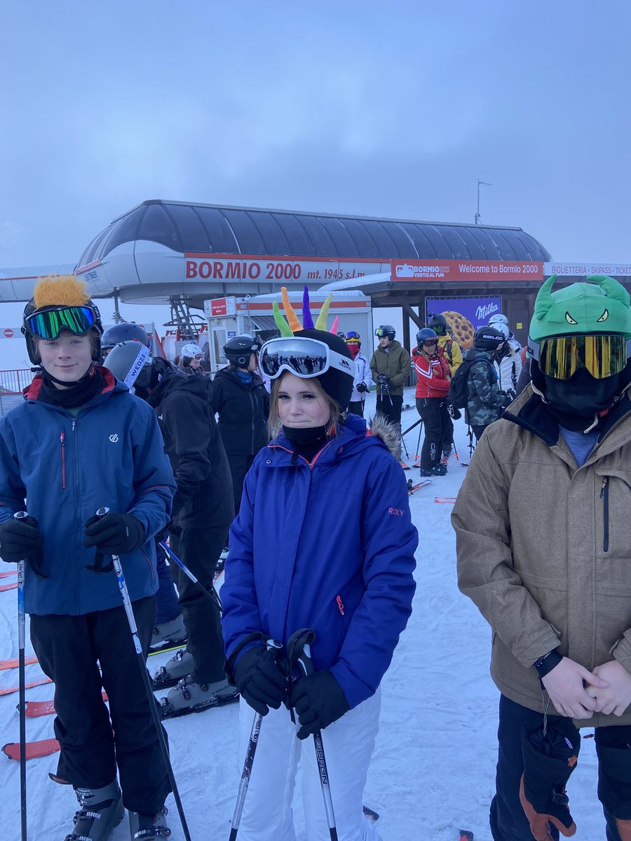 AHS Skiing tweet media