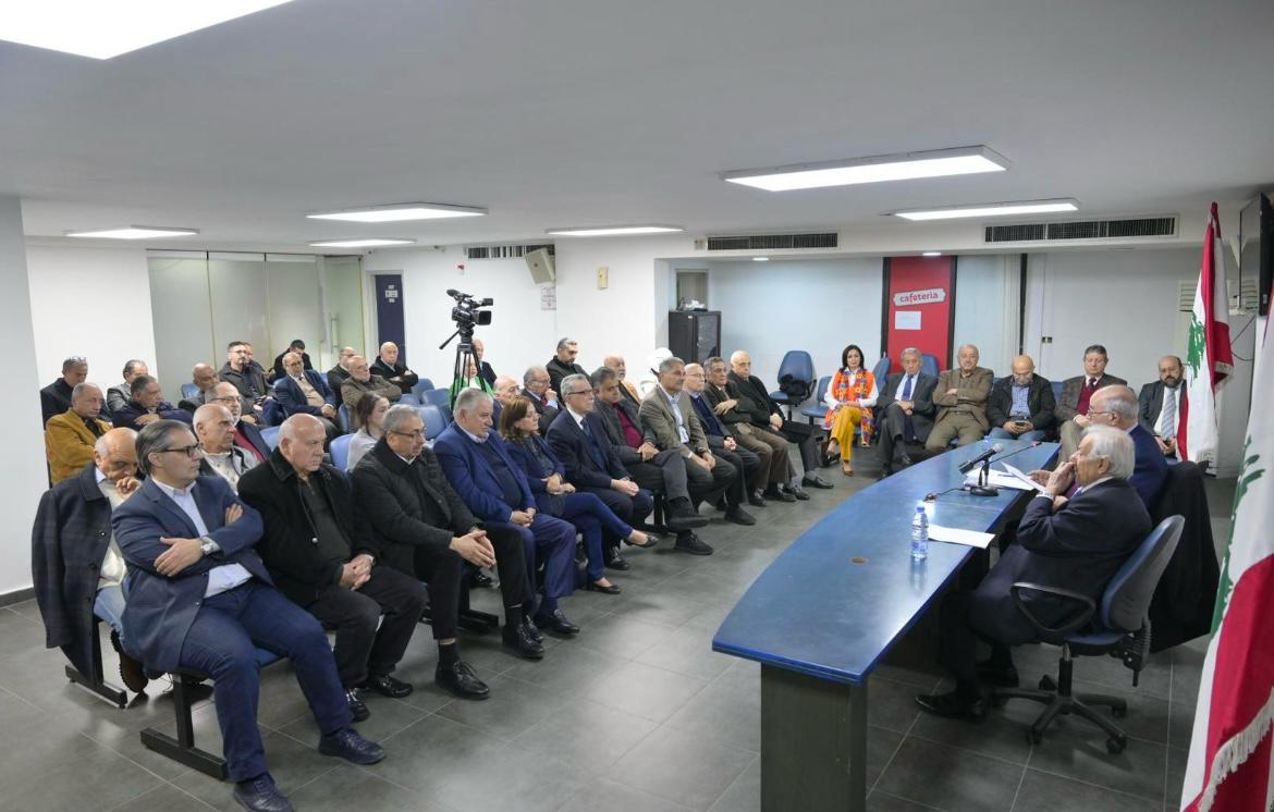 نظّم "ملتقى بيروت" ندوة عن: على هامش اتفاق الطائف-دستور متوازن في بلد مضطرب، تحدّث فيها الرئيس السابق لمجلس القضاء الأعلى الدكتور غالب غانم، في حضور فاعليات. بداية تحدّث رئيس الملتقى الدكتور فوزي زيدان مرحباً وقال: المطلوب إرادة وطنية فعلية باحترام جميع بنود اتفاق الطائف