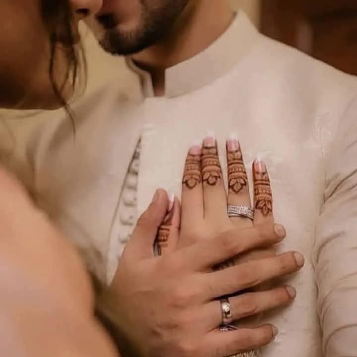 सब तुम्हारे लिये माँग कर,

तुम्हें अपने लिये माँग लिया मैंने...!!