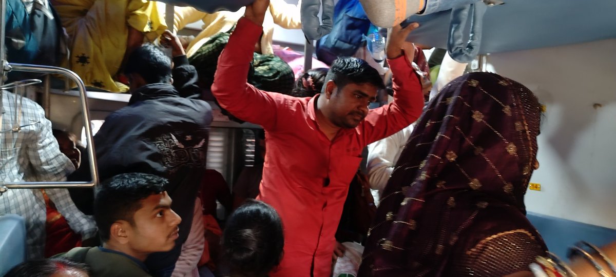 satyamt_truth's tweet photo. Condition of sleeper coach of Chapra Durg Sarnath Express at Varanasi Junction. Those who have reserved tickets are struggling to reach their respective seats.
#MahaKumbh2025
@IndianRailMedia @RailMinIndia https://t.co/ZEv0DuCVMl