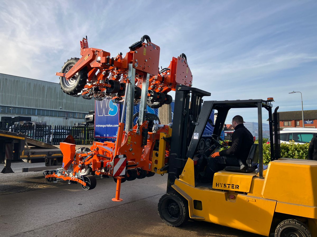 Some incredible new machines have been rolling out of the Stanhay factory, ready for #spring2025!

Here is a new X30 destined for <a href="/WestropeFarming/">Westrope</a> 😎 

🚜💨🧅🧅🧅

#MadeGreatInBritain #PrecisionDrilling #PrecisionPlanting