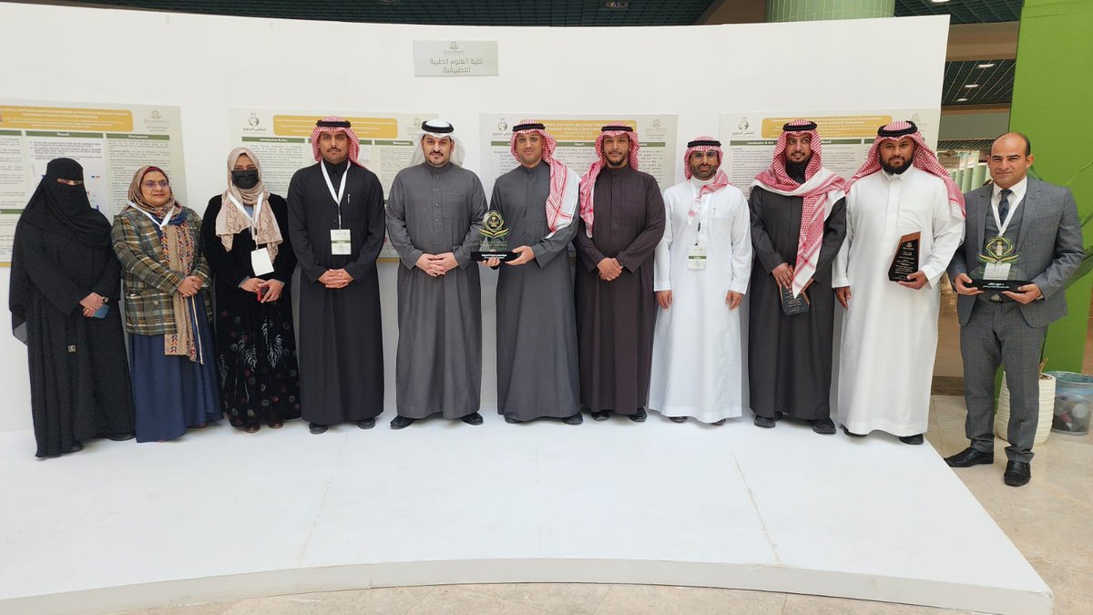 #جامعة_المجمعة
#كلية_العلوم_الطبية_التطبيقية
سعادة عميد الكلية يهنئ أعضاء هيئة التدريس والطلاب بالكلية لاختيار أبحاثهم للمشاركة في الملتقى البحثي بالجامعة لعام ٢٠٢٤م ، وهم:

د. سلطان العنزي
د. سادف جهان
د. نايف الرشيدي
د. شهناز حسن 
د. فيزان كاشو
الطالبة: أمجاد الحربي