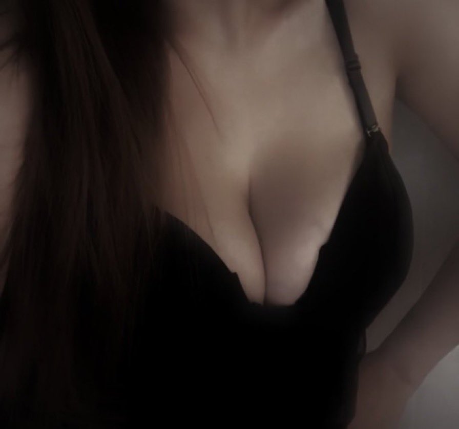 越嚟越姣 好想夾腸仔 有冇人地男朋友俾我含👄