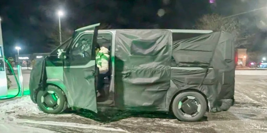 IqFine's tweet image. 🚐⚡ Kia’s electric van just hit US roads!

Debuting Feb 27, it’s a modular EV built to rival the VW ID.Buzz. Multiple configurations: passenger, delivery &amp;amp; chassis cab.
Would you drive Kia’s electric van? 🤔

#Kia #EVvan #PV5 #ElectricVehicle #IDBuzz #EV #EVNews