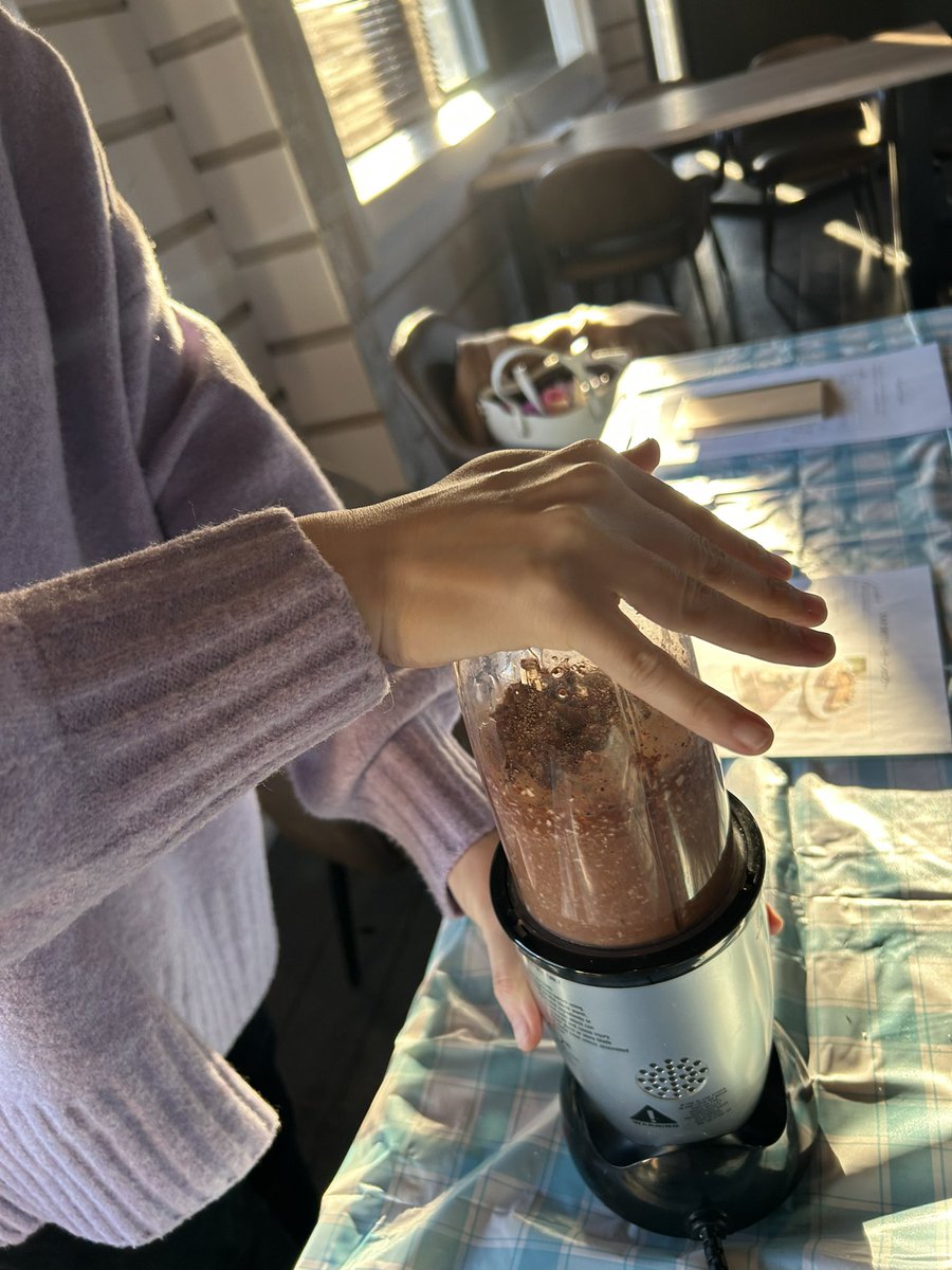 kazenootomar's tweet photo. Raw sweets作りに参加しました。
オレンジ風味のショコラケーキ🧁
食べるほどに腸が元気に😊
手づくりたのしい❣️

#自然派カフェ #NOON  #Raw #sweets ＃nature #小麦粉乳製品白砂糖卵なし #生酵素 #腸活 #身体にやさしい #おやつ #japan #ibaraki #mitocity #水戸市 #ロースイーツ https://t.co/qKbizEoQBZ