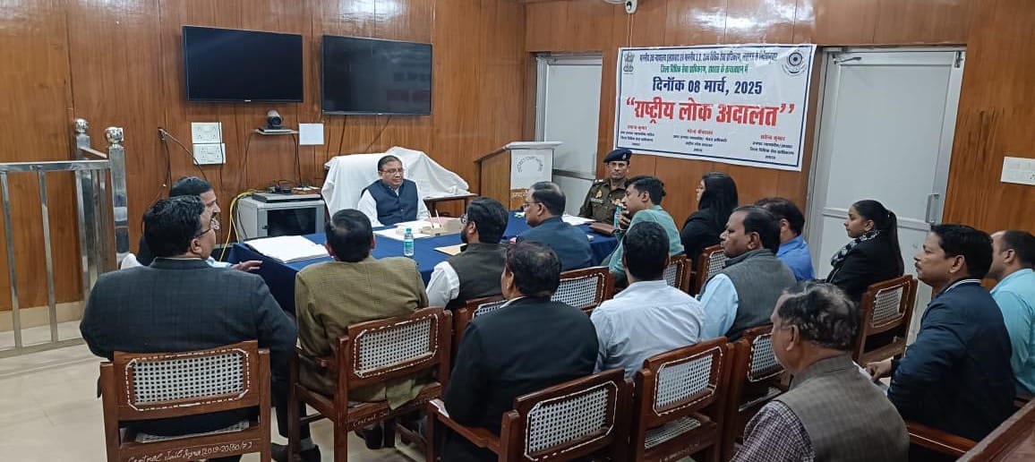 HindiKhabar's tweet photo. हाथरस

⏩8 मार्च को होगा राष्ट्रीय लोक अदालत का आयोजन

⏩राष्ट्रीय लोक अदालत को लेकर जनपद न्यायाधीश सतेंद्र कुमार की अध्यक्षता में न्यायिक एवं प्रशासनिक अधिकारियों के साथ हुई बैठक

⏩राष्ट्रीय लोक अदालत में अधिक से अधिक वादों के निस्तारण को लेकर हुई बैठक 

⏩जिला जज द्वारा न्यायिक व प्रशासनिक अधिकारीगण से राष्ट्रीय लोक अदालत में सिविल, लघुआपराधिक, राजस्व, स्टाम्प व फौजदारी एवं अन्य मामलों के अधिक से अधिक वादों को निस्तारण करने के सम्बन्ध में निर्देश दिये

#up #hindikhabar #hathras @hathraspolice @uppolice @dmhathras