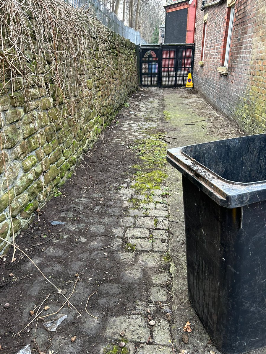 Smithdown Labour (@smithdownlabour) on Twitter photo The alley between Lidderdale and Foxdale Roads was brilliantly cleaned up by <a href="/lpool_LSSL/">Liverpool Streetscene Services Ltd</a> at our request following complaints by residents. More alley clearances to come! 🧹🧽🧼🪣 The alley between Lidderdale and Foxdale Roads was brilliantly cleaned up by <a href="/lpool_LSSL/">Liverpool Streetscene Services Ltd</a> at our request following complaints by residents. More alley clearances to come! 🧹🧽🧼🪣