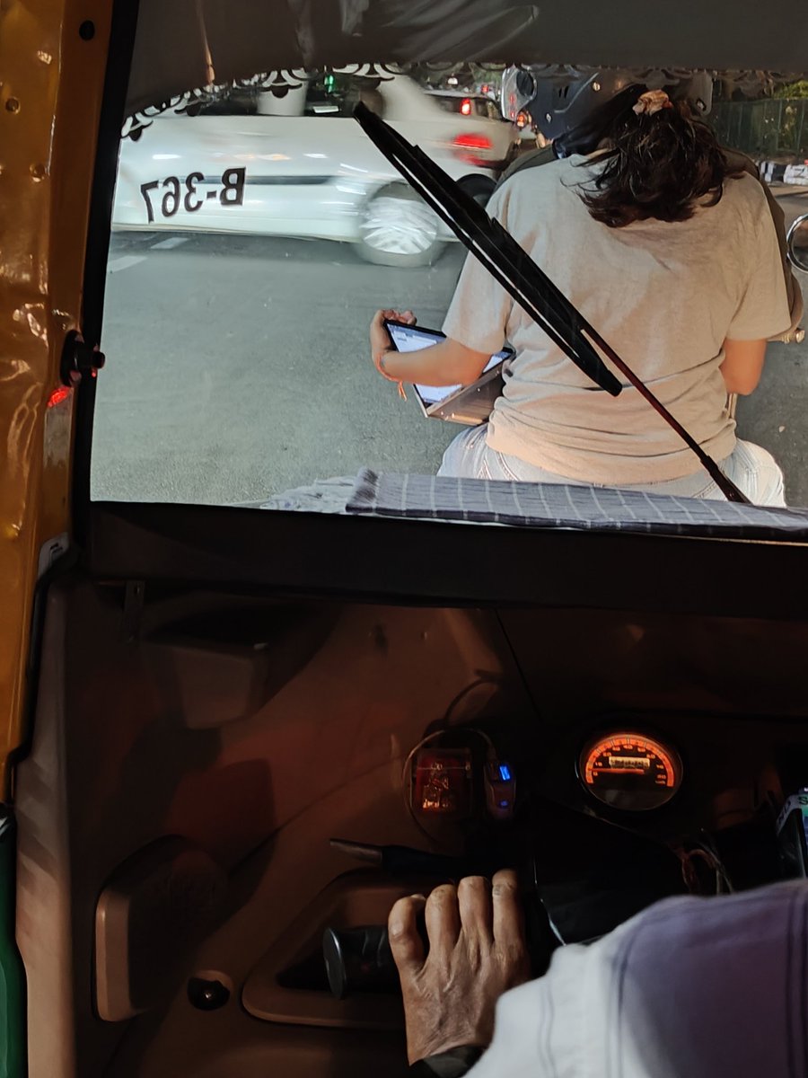 anchal_digital's tweet photo. I had seen people working on laptop in moving car.. But first time saw people working in moving two-wheeler.. ! We got so busy..#busylife https://t.co/Oul7kRT1xw