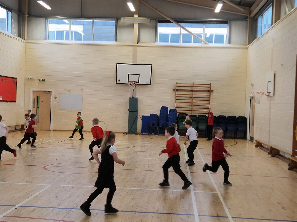 MrsAdamsonHPS's tweet photo. We enjoyed playing running games in PE to help keep us fit and healthy. https://t.co/BbqUWdVFd6