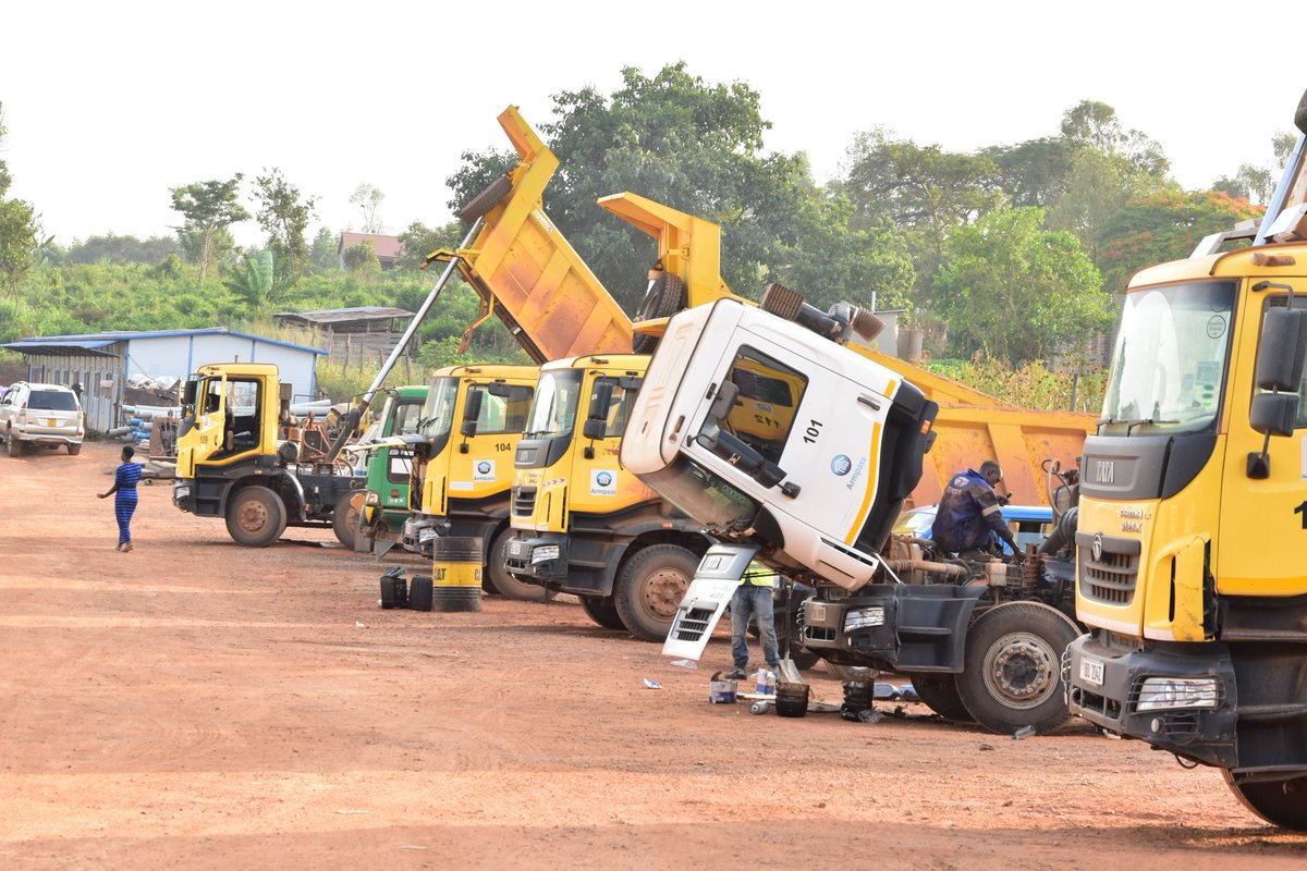 UNABSEC_UG's tweet image. Tip of the Day: Regularly maintain construction equipment to enhance efficiency and extend lifespan.

📸: @ArmpassLtd's road construction equipment undergoing maintenance. 

#ConstructionTips #EquipmentMaintenance #UNABSECTips