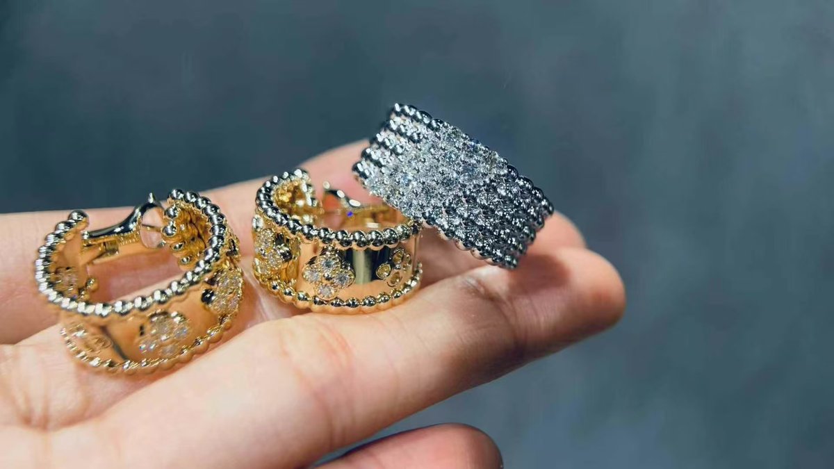 CugGem's tweet photo. Realize your carat freedom   https://t.co/V8W8GXsNby
#CUGGEM #caratfree #CustomizedJewelry #EngagementRings #WeddingBands #AnniversaryBands #EternityBands #StackableRings #RingEnhancer #FancyColor #Men’sBands #FineJewelry #FashionRings #Earrings #DiamondStuds #HoopEarrings https://t.co/VCkZtjrPZ7