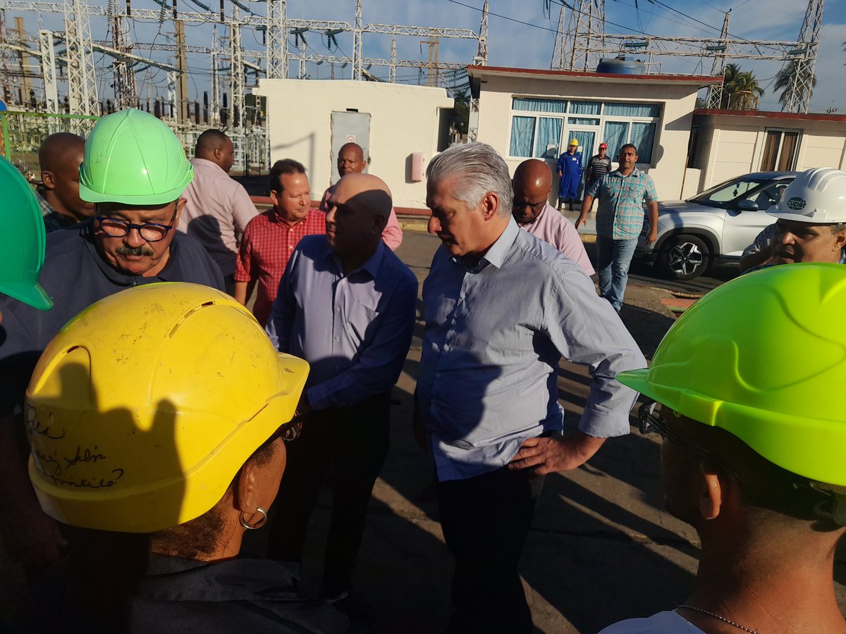El Presidente de la República de #Cuba Miguel Díaz-Canel visita la Termoeléctrica de #Cienfuegos como parte del primer punto de su recorrido por la provincia. Los mantenimientos continúan y en junio ambas unidades de la central estarán aportando más de 300 megawatts.