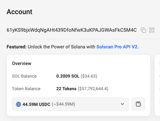 fergmolina's tweet photo. Hayden Davis tiene ~100 M de dólares del lanzamiento de $LIBRA que, según él, le pertenecen a Argentina en 4 wallets diferentes de la siguiente manera:

~ 44 M de dólares en USDC
~ el resto en SOL, el token de Solana (la cotización varía por lo que hoy hay menos de 100 M totales en este momento)

Es muy curiosa la elección de USDC para resguardar parte de este dinero, porque es una stablecoin manejada por una entidad central llamada Circle con base en USA. Si Circle quisiera, o si una corte se lo ordenara, podría freezar estos fondos y no permitir que Kaiser siga moviendo ese dinero hasta hacerlo desaparecer.

No todas las stablecoions o criptos tienen esta funcionalidad, por eso es curiosa la elección. Será que:
a) Son intocables
b) Hicieron tanto dinero por otros medios (bots e insiders) que no les interesa tocar esa plata que es fácilmente identificable
c) Todas las anteriores