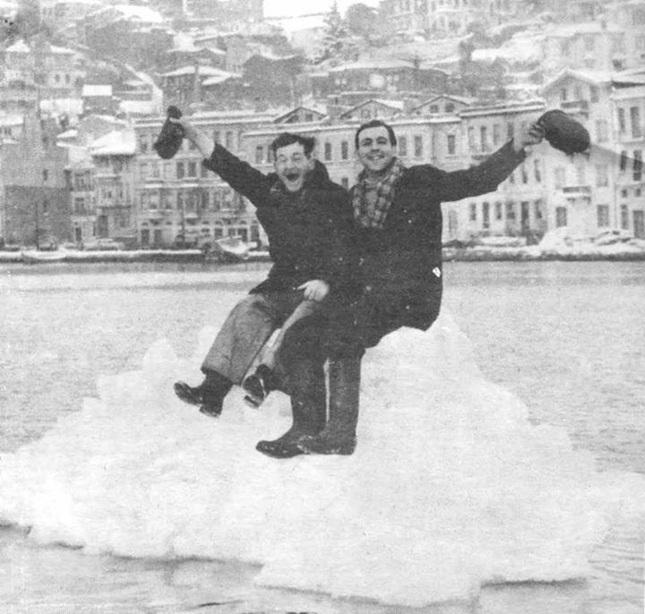 turuksoz's tweet photo. İstanbul'a 55 gün kar yağan, kar kalınlığının 4-5 metreyi bulduğu ve İstanbul Boğazı'nın buz tuttuğu 1929 kışı ❄️ #karyağışı https://t.co/mOsKmzHYmU