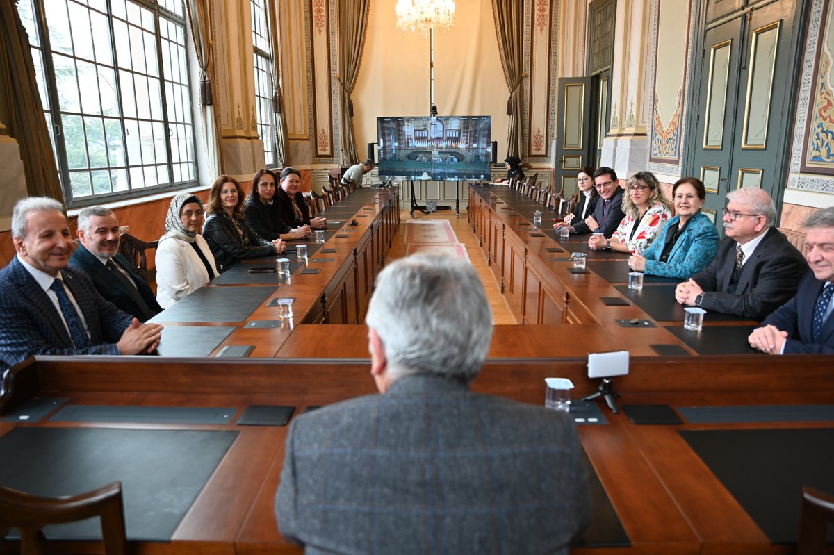 sbuedutr's tweet photo. Hamidiye Tıp Fakültesi Akreditasyon Yükleniyor! ⏳📷
Hamidiye Tıp Fakültemizin akreditasyon süreci kapsamında üniversitemize gelen Tıp Eğitimi Programlarını Değerlendirme ve Akreditasyon Derneği (TEPDAD) ekibi, Rektörümüz Prof. Dr. Kemalettin Aydın, Hamidiye Tıp Fakültesi Dekanımız Prof. Dr. Erdoğan Çetinkaya, Dekan Yardımcılarımız,  yöneticilerimiz, akademisyenlerimiz, afiliye hastane başhekimlerimiz ve öğrencilerimiz ile kapsamlı görüşmeler gerçekleştirdi.  Heyet, Hamidiye Külliyemizdeki 📷 ve afiliye hastanelerimizi 📷 detaylı bir şekilde inceleyerek değerlendirmelerde bulundu. Üniversitemizin ulusal standartlarda tıp eğitimi sunma vizyonu doğrultusunda önemli bir adım olan bu süreçte emeği geçen tüm akademik ve idari kadromuza teşekkür ederiz! 📷📷 👏🔬✨