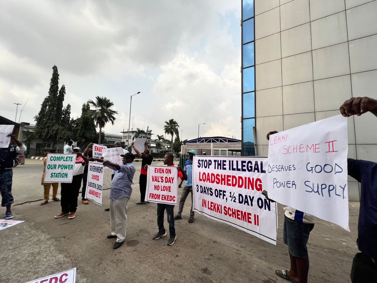 madejibo's tweet photo. On Monday, the 17th of January, 2025, when the suffering was too much, we trooped out to protest this bad supply from @EKEDP . As usual, nothing has changed. @NERCNG must call EKEDC to order https://t.co/FBDAWrZcxo