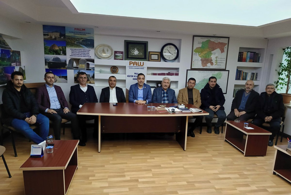 Elazığ İl Genel Meclis Başkanı Sn; Avukat Ömer Faruk Çelik, derneğimize nezaket ziyaretinde bulunarak, yönetim kurulu üyelerimizle biraraya geldi. 

Nazik ziyareti ve samimi sohbetlerinden dolayı kıymetli başkanımıza teşekkür ediyor, çalışmalarında kolaylık diliyoruz.