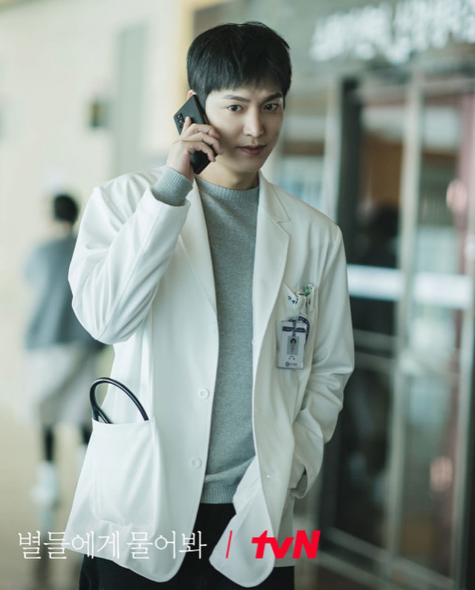 MinozDArgentina's tweet photo. #Repost @yukomin_912mj
——
🦖⭐️
EP13 Behind photo
@actorleeminho
#이민호 #공룡
#leeminho #GongRyong
#별들에게물어봐
#WhentheStarsGossip
#kdorama
Watch it on 👇
#netflix #tvN #TVING https://t.co/OuAEM5d2Lb