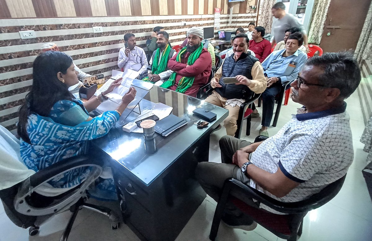 #जनसुनवाई
आज जलेसर रोड स्थित कैंप कार्यालय पर आए सम्मानित नगरवासियों से उनकी समस्याओं को जानकर उनकी समस्याओं का निस्तारण किया।
#NarendraModi 
#AmitShah 
#JPNadda
#MYogiAdityanath #SunilBansal
#Dharampalsingh
#BhupendraSingh 
#AKSharma 
#PMO_INDIA
#BJP4UP #BJP4IND
#UPgovt