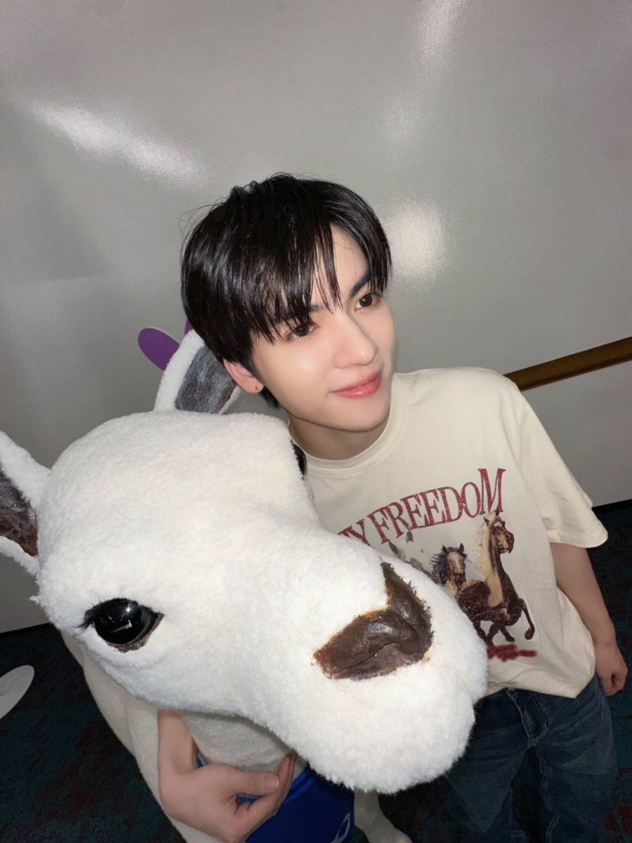 POW_grid's tweet photo. [#YORCH]
오늘 동생 만났다🦙
#POW #파우 #요치 #Gimme_Love https://t.co/UruW0R9J1S