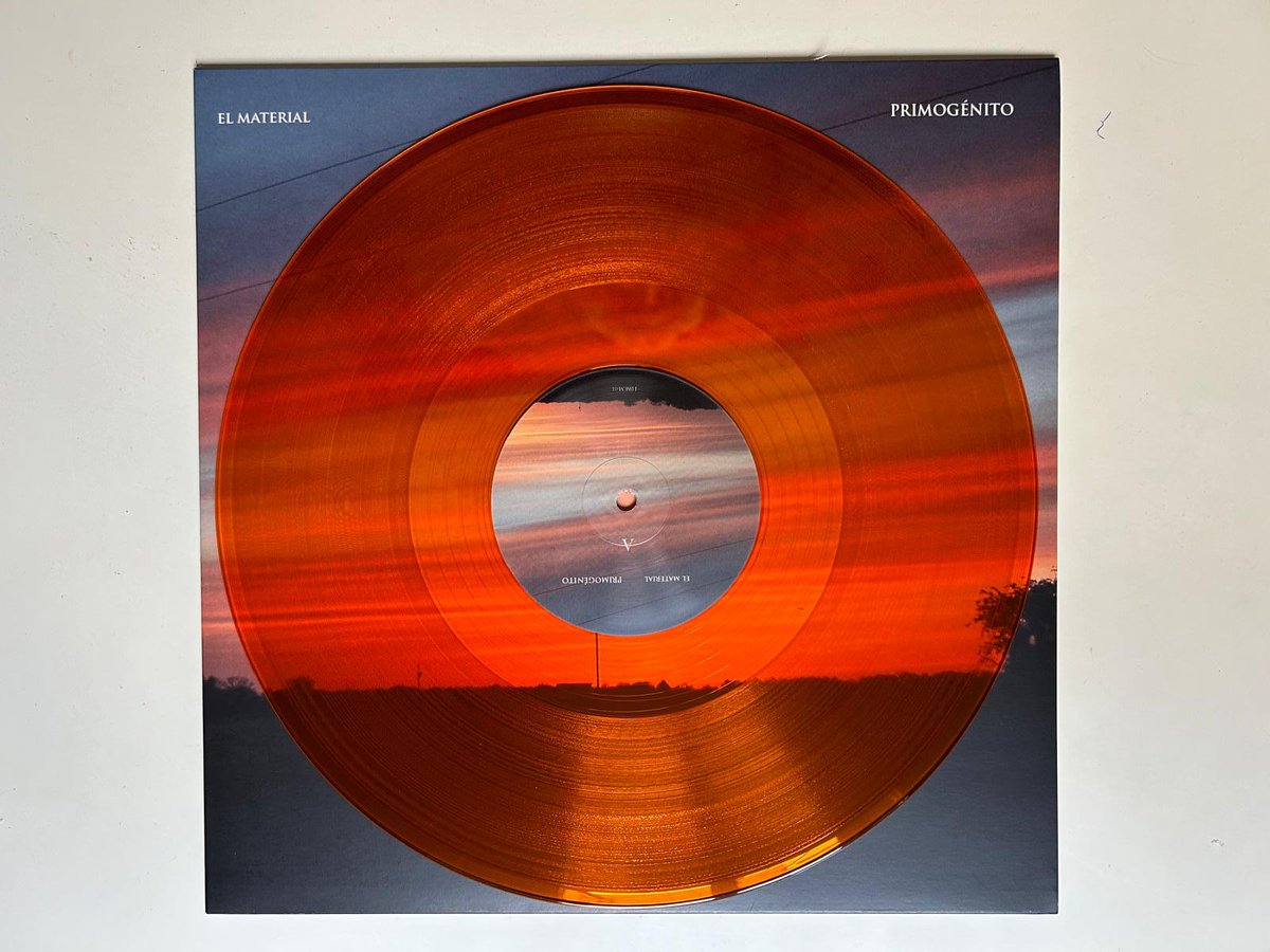 La verdad es que se ha hecho más largo de lo esperado, pero todo llega y los discos de Primogénito HAN LLEGADO.

Por fin los tenemos en nuestras manos y, creednos, ha merecido la pena. Gracias a todos por el apoyo y, sobre todo, por la paciencia. Mañana salen hacia vuestras casas