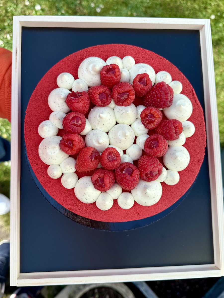 BPastrylover's tweet photo. Quand la gourmandise flirte avec l’art…cela donne naissance à une véritable symphonie de saveurs et de textures. Sous cette apparence de tableau se cache une véritable gourmandise disponible sur https://t.co/8OGmQsvHsk
#entremets #homemade https://t.co/mLz5rbTTQl