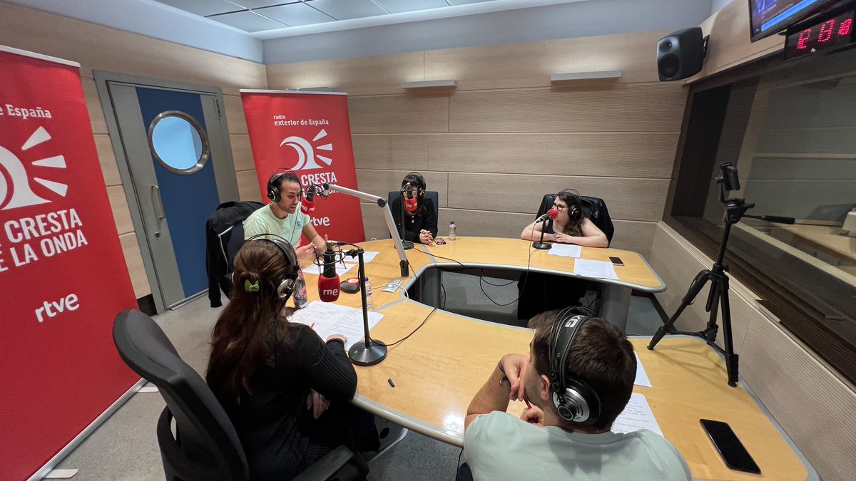 crestadelaonda's tweet photo. 🎙️También hemos tenido la suerte de tener a @DitilenkoMusic en @ree_rne  en el programa de hoy📻

Donde hemos podido hablar todo sobre la producción musical, además del papel actual de la mujer en la industria 📀

➡️Programa completo en: https://t.co/ig3Eph2K2Z https://t.co/HCYgAZ3ThZ