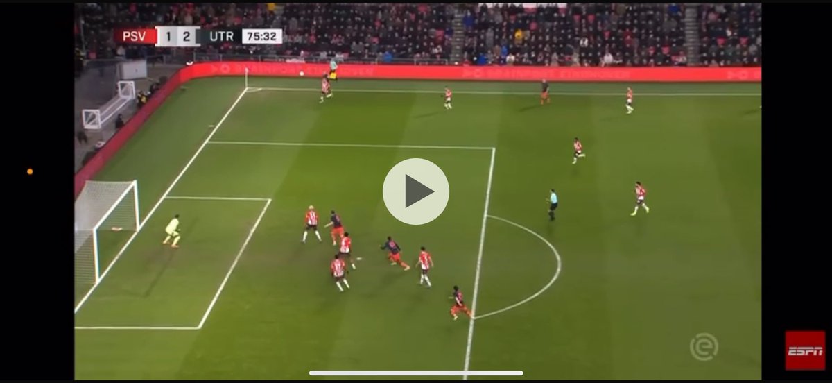 ldavids14's tweet photo. @marcotimmer zit net jullie live show te luisteren en je voorbeeld met perisic vs veerman ben ik het zo mee oneens. Die aaronson loopt gwn bij perisic weg, ik voeg een foto toe dan kan je het zien hij loopt gewoon helemaal niet mee terwijl die Aaronson in zn rug wegloopt https://t.co/KcdGyI791F