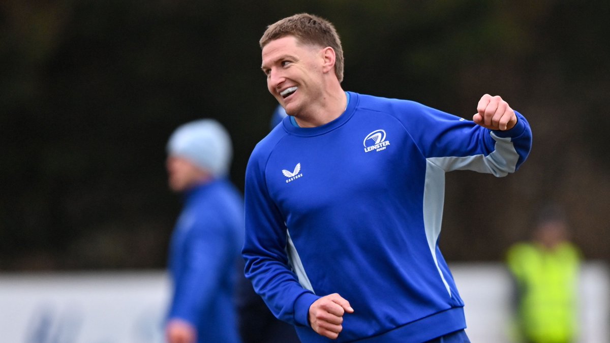 leinsterrugby's tweet photo. Everyone loves an open training session! ๐ ๐
It was all smiles in @DundalkRFC yesterday. ๐
#12CountyTour #NeverLessThanEverything https://t.co/v8hrVfGU3y