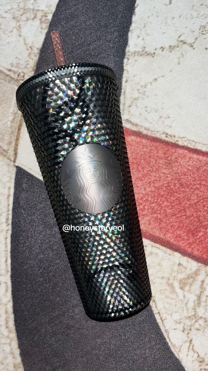 balenciagyeol's tweet photo. WTS STARBUCKS BLACKPINK COLD CUP TUMBLR BLACK 🇲🇾

• RM160 (+RM8 extra wrap+postage WM)
• condition 98% goood
• used 5 times only since bought

can dm me for nego till letgo, help me reduce out my kpop collection! 
help rt, thanks💓 #pasarBLACKPINK #pasarBLINK #kpop https://t.co/RxSIcRQZtu