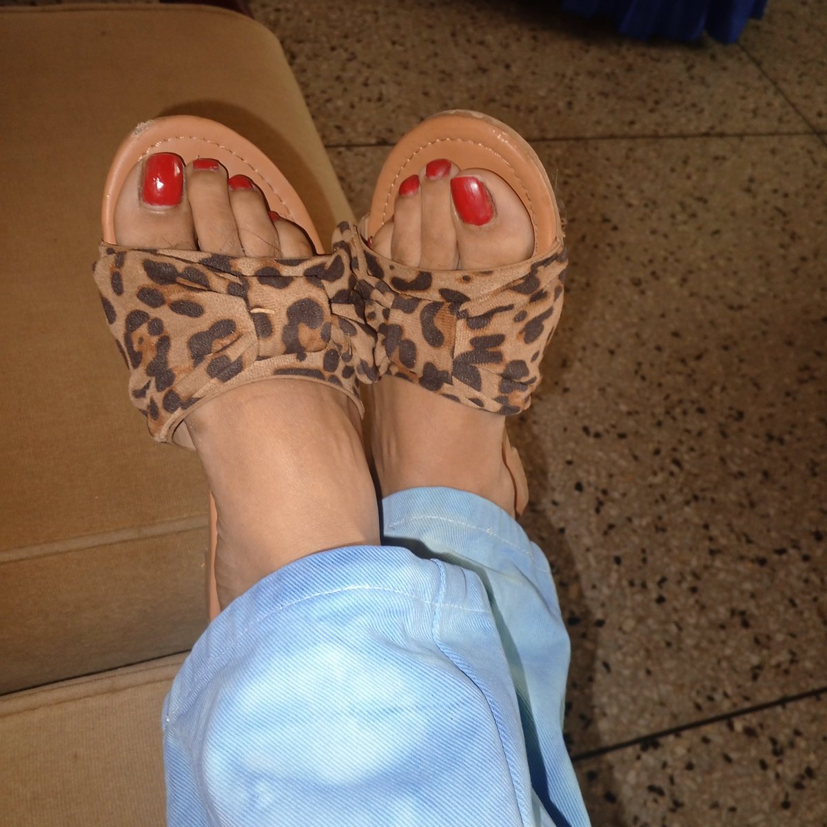 Definitivamente rojo es el color!
#feetworshi̇p #feet