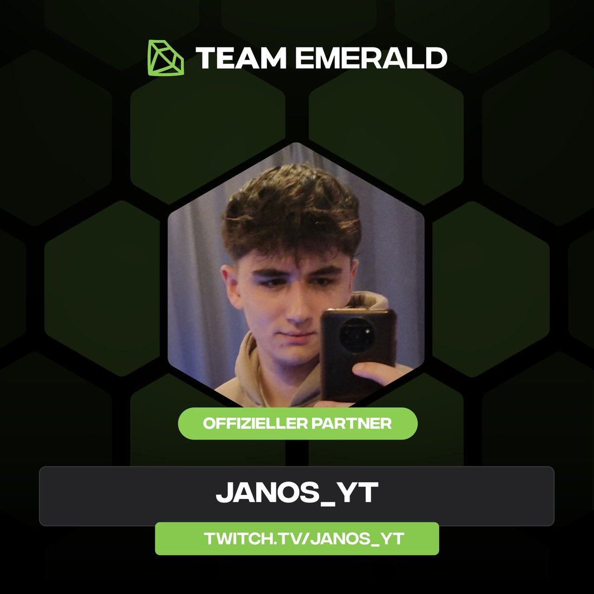 EmeraldHostDE's tweet photo. Janos_YT bietet seit 2020 fesselnde #Gaming-Streams und interaktive #Community-Events! Mit über 10.000 #Followern begeistert er seine #Zuschauer mit spannenden #Projekten, regelmäßigen #Subathons und einer aktiven #Community.
Ob #actionreiche #Minecraft-Sessions, unterhaltsame #Pummel #Party-Runden oder fesselnde #VALORANT-#Matches – bei Janos ist für jeden etwas dabei!
→ Tauche ein in seine #Streams und werde Teil der wachsenden #Community!
➡️ Bewerbe Dich für unser #Partnerprogramm: https://t.co/QcWLfoMCZt