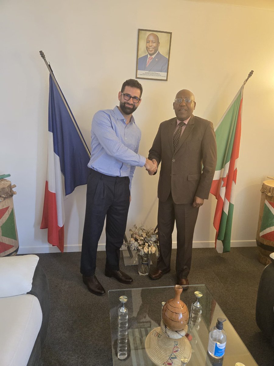 Ce19/2/25,SEM l'Amb du🇧🇮en🇫🇷 
s'est entretenu avec M Ahmed ALI de la Société Pangea Commodities, intervenant prioritairement ds les secteurs agricole&amp;minier enTz&amp; Afr.Austr.Ils se sont focalisés sur son projet d'extension/ activité de la🇹🇿au🇧🇮.<a href="/MAEBurundi/">MAECD</a>⁩ ⁦<a href="/NtareHouse/">Ntare Rushatsi House</a>⁩
