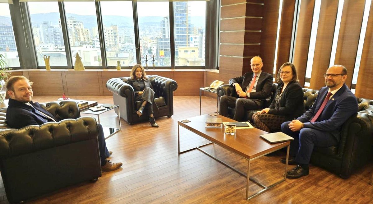 لقاء تعارُف جمعَنا اليوم مع وزيرة الشؤون الاجتماعية حنين السيد، التي شرحت لنا رؤيتها وأولوياتها في خدمة 🇱🇧 وشعبه.

تتطلّع 🇩🇪 و @ German_Coop  إلى التعاون مع الوزارة في مجالات الحماية الاجتماعية وتعزيز العمالة والإنماء المحلّي. 🤝

<a href="/BMZ_Bund/">Bundesentwicklungsministerium</a>