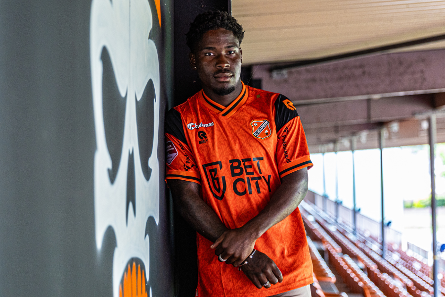 BGscouting's tweet photo. 𝗬𝗮𝗻𝗻𝗶𝗰𝗸 𝗟𝗲𝗹𝗶𝗲𝗻𝗱𝗮𝗹 - 𝗙𝗖 𝗩𝗼𝗹𝗲𝗻𝗱𝗮𝗺 (𝟮𝟮, 𝗟𝗕) 🇳🇱

📝Contract until: june 2025 (+1 year option)
💰 Current market value: €500.000

Yannick Leliendal is an important link in FC Volendam's success this season. The fast attacking left-back already reached 25 matches and 4 assists this season. Defensively, too, he often stands his ground. 

𝗡𝗶𝗰𝗲 𝗻𝗲𝘅𝘁 𝘀𝘁𝗲𝗽 𝘄𝗼𝘂𝗹𝗱 𝗯𝗲 👇
The best thing for Leliendal would be if he ‘just’ continue with FC Volendam in the Eredivisie. Should they fail to promote, he could be an asset at many clubs between spot 8 and 18.