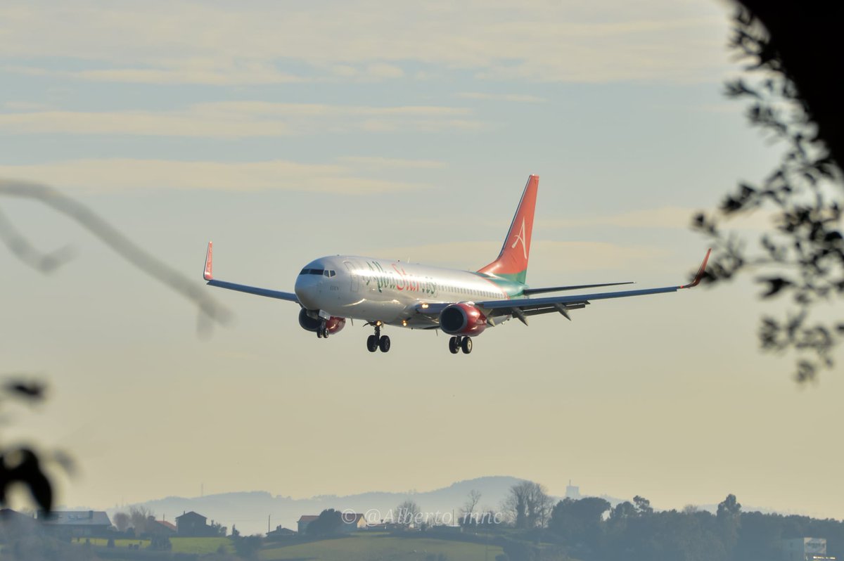 AParayas's tweet photo. ✈️ ALBA STAR.
Hoy la compañía #AlbaStar opera en el #Aeropuerto Seve Ballesteros - #Santander para #Evelop los vuelos del @Imserso con #Mallorca y #Almería
📷 @alberto_mnc
#Spotters
#Cantabria https://t.co/juds6XBAqE