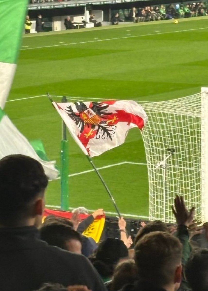 <a href="/RealBetis/">Real Betis Balompié 🌴💚</a> No sé, dejar a esta gente campar a sus anchas me da a mí que no es muy coherente con el mensaje que estáis mandando, no?