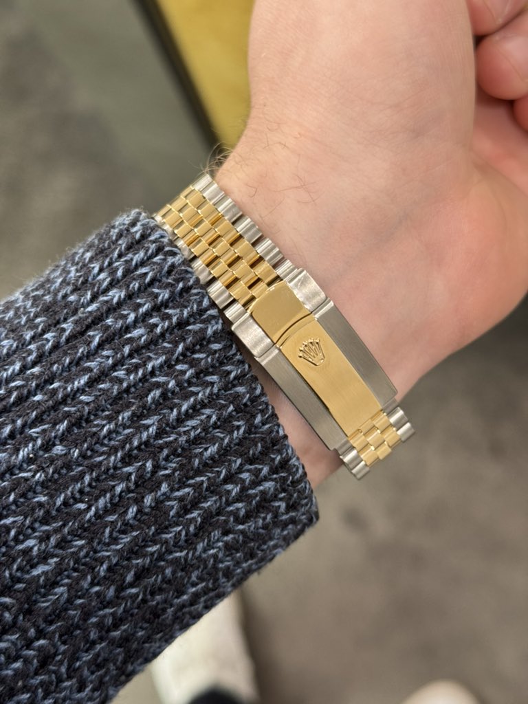 chronofinder's tweet photo. Datejust 36 ⌚️
Ref. 126233 📚
Stainless Steel &amp; Yellow Gold 💫
White Baton Dial 🤍
Jubilee Bracelet 🔥
2020 📆
Box &amp; Papers 📦📝
£11,950 💷

More details here - https://t.co/gIRIqLdWdR https://t.co/UNAX3D3d0a