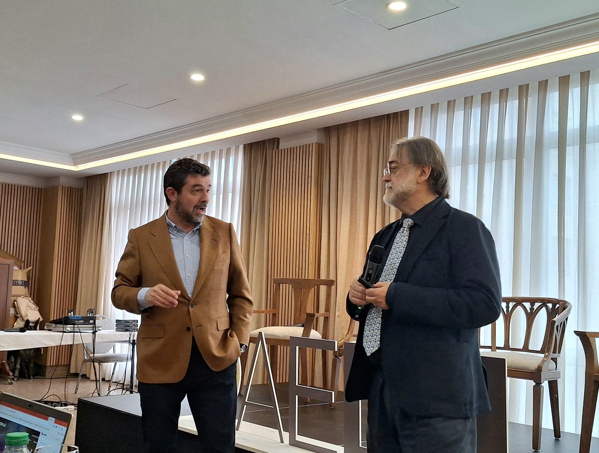 Directores de Hotel #TurismoSomosTodos #50AEDH (@comunidad_aedh) on Twitter photo 🙋♀️ Llega el momento de <a href="/fgallardo/">Fernando Gallardo</a> y #JaimeMonzón que nos hablan de <a href="/AlianzaHoteles/">AlianzaHotelera</a>, un nuevo concepto de sociedad mercantil hotelera que apuesta por la unión para ser más fuertes.👍 #ExperienciasAEDH #Hoteles #Oviedo #EventosHostelería 🙋♀️ Llega el momento de <a href="/fgallardo/">Fernando Gallardo</a> y #JaimeMonzón que nos hablan de <a href="/AlianzaHoteles/">AlianzaHotelera</a>, un nuevo concepto de sociedad mercantil hotelera que apuesta por la unión para ser más fuertes.👍 #ExperienciasAEDH #Hoteles #Oviedo #EventosHostelería