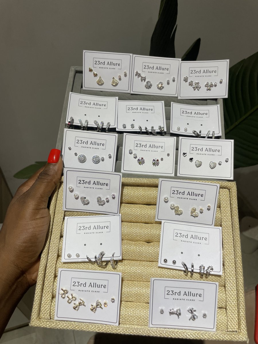 925 silver earring set 😍😍😍 
Long lasting and Non tarnish pieces 
Price: 6,000 Naira per set of 3 pairs of earrings 

Send a DM or click link in bio to order
#jewelry #jewelrytobuy #earrings