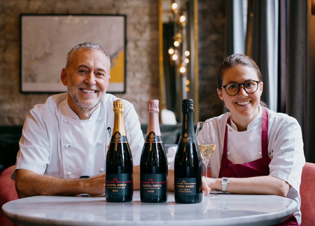 wine_mag's tweet photo. #Champagne? No, #Englishsparkling “alla cieca”. Il test di un #ristorante stellato https://t.co/jSRBmTihxE https://t.co/67qrzGFatU