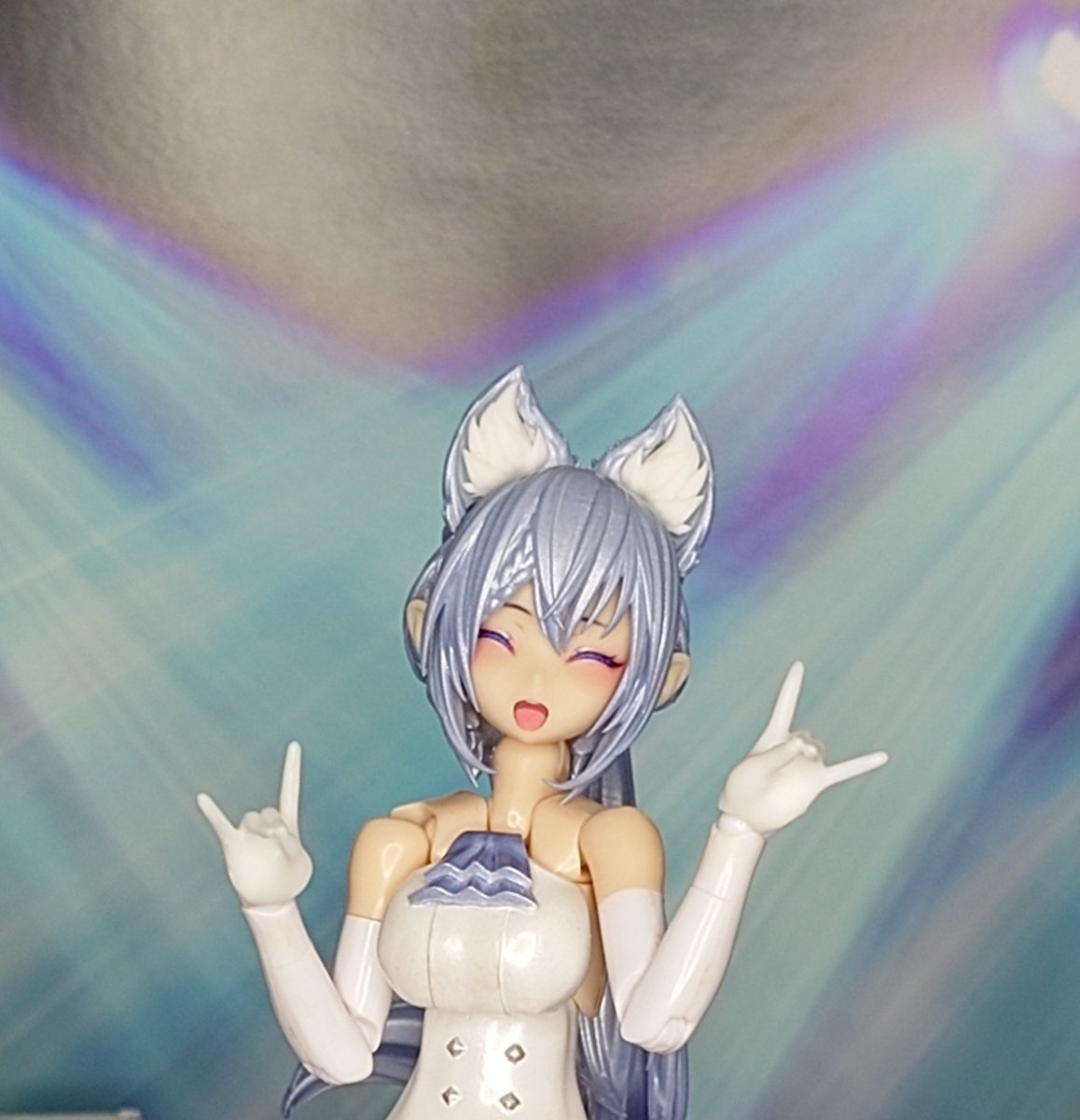 #見た人も無言でなにかケモ耳をあげる