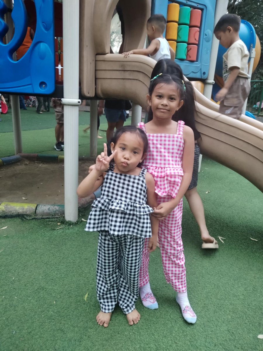 BrendalyndeLeon's tweet photo. Iloveyou more mga anak🥰🥰🥰

#momofthree https://t.co/ss4xyhZj0U