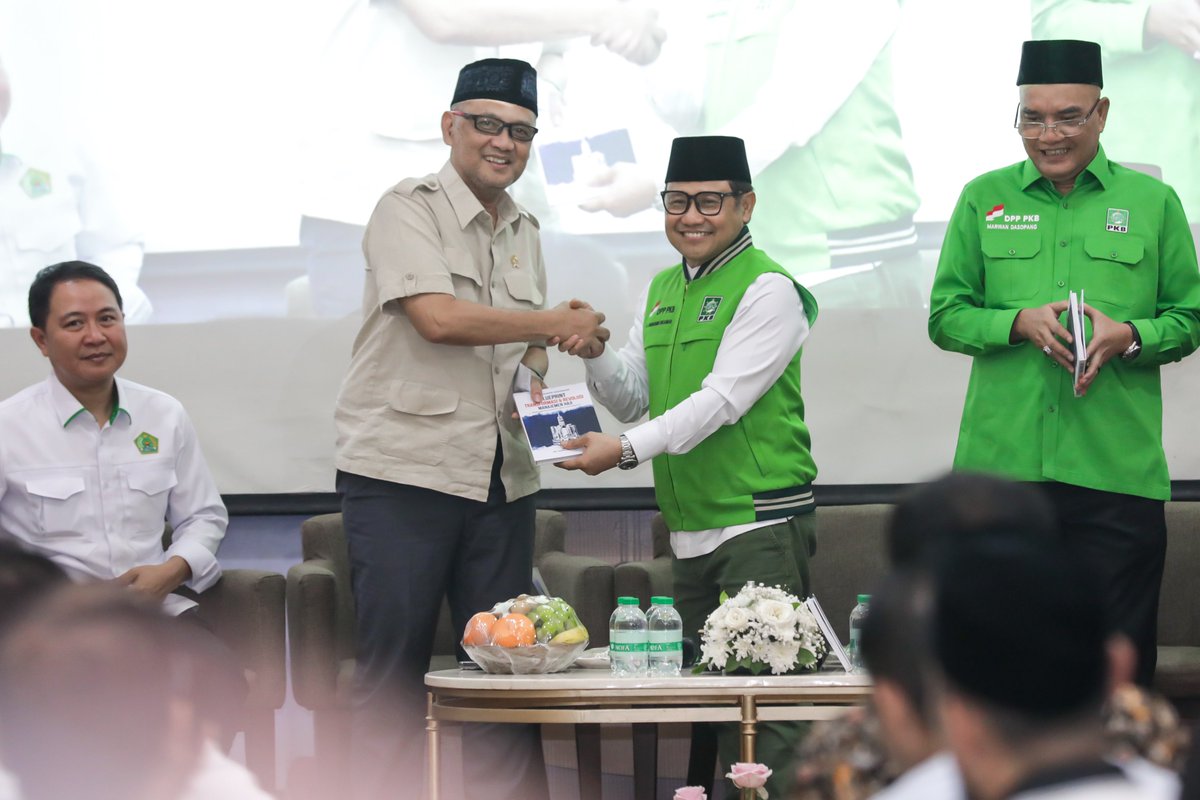 Revolusi manajemen haji saya kira bisa diawali melalui perbaikan regulasi. Satu diantaranya adalah UU Penyelenggaraan Ibadah Haji yang perlu ada koreksi dan penyesuaian dengan perkembangan haji masa kini.

Alhamdulillah Pak Presiden Prabowo telah memulai revolusi tersebut dengan