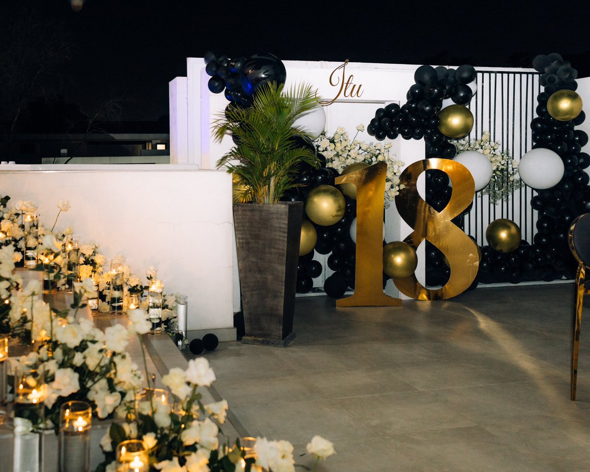 nonoevents's tweet photo. Itu’s Surprise birthday celebration 
#Itu’s18th’sBirthdayCelebration #18thBirthdayParty
#Black&amp;GoldTheme #BirthdayParty #BirthdayCelebration
#FormalSeating #CocktailSeating #Lighting #Photobooth
#Candles #Flowers #Deco #NonoEvents https://t.co/V92ITcugQG
